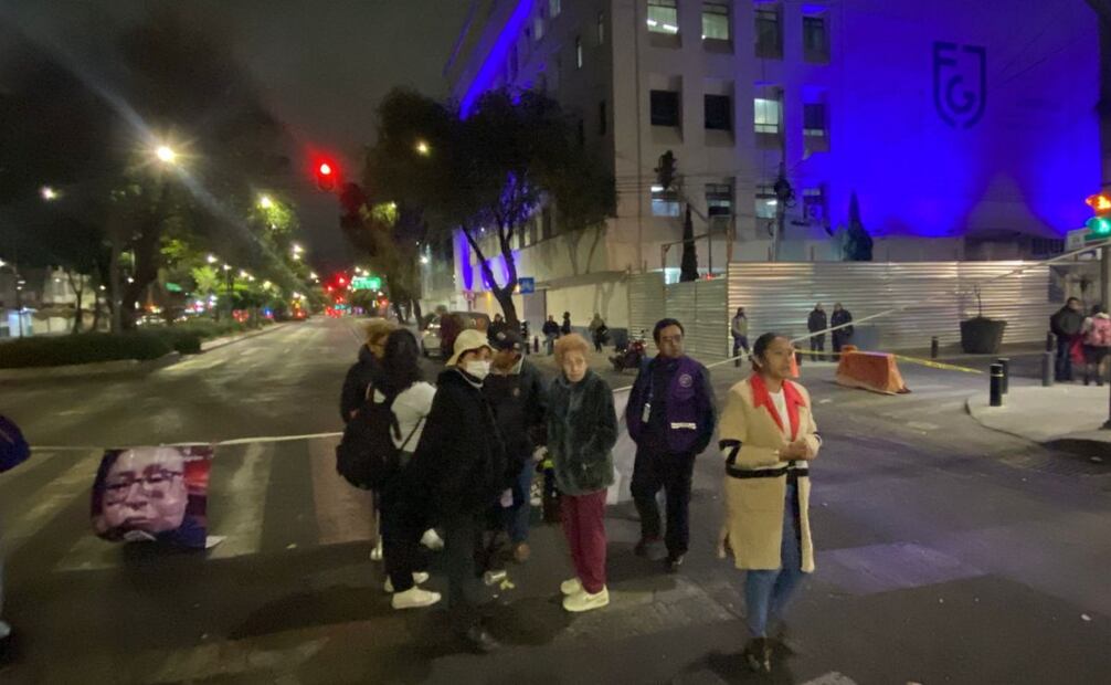 Manifestaciones se retiran tras más de 8 horas de bloqueo frente a la Fiscalía de la CDMX (10/11/2025). Foto: Juan Carlos Williams / EL UNIVERSAL