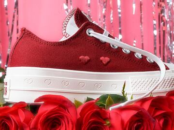 Descubre la colección de Converse que celebra San Valentín