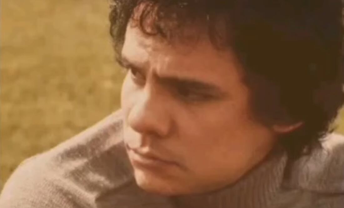 José José canta "Ya no pienso en ti", lanzada casi a cinco años de su muerte.