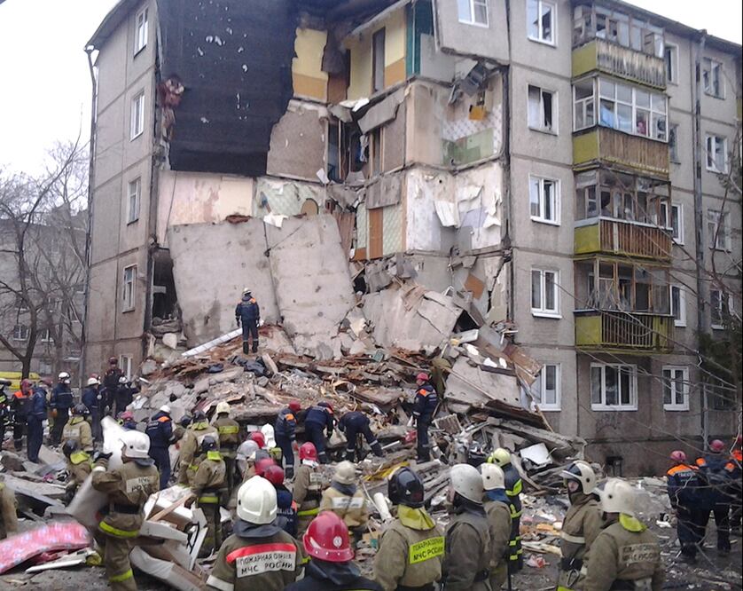 La explosión destruyó completamente un bloque de cinco apartamentos, de la primera a la quinta planta (AP)
