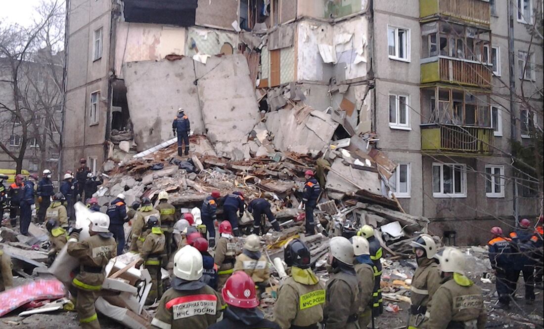 La explosión destruyó completamente un bloque de cinco apartamentos, de la primera a la quinta planta (AP)