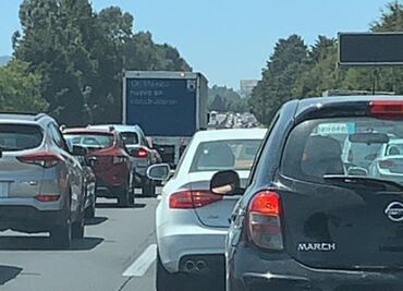 “La carretera a Cuerna es un gran estacionamiento”; abarrotan caseta de Tlalpan por "puente"