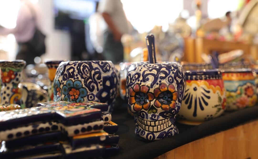 Vista de piezas en cerámica que hacen parte de la Expo-Venta "Tlaxcala 500 años, encuentro de dos culturas México-España". Foto: EFE/Sáshenka Gutiérrez