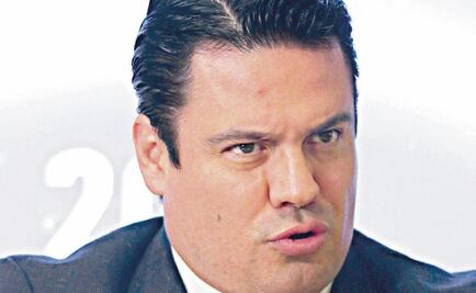 Aristóteles deja el cargo y lo “corren” 