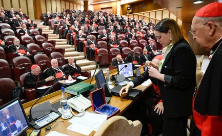 Anulan el Anillo del Pescador de Francisco 16 días después de su muerte; la anulación fue hecha por una mujer