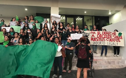 Mujeres marchan en los estados a favor del aborto