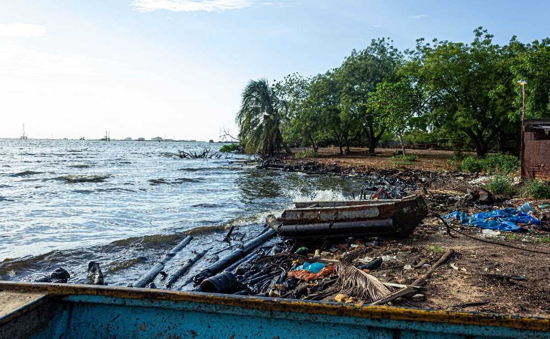 Contaminación por fuga de petróleo en Maracaibo, Venezuela. Foto: EFE/ Henry Chirinos, archivo