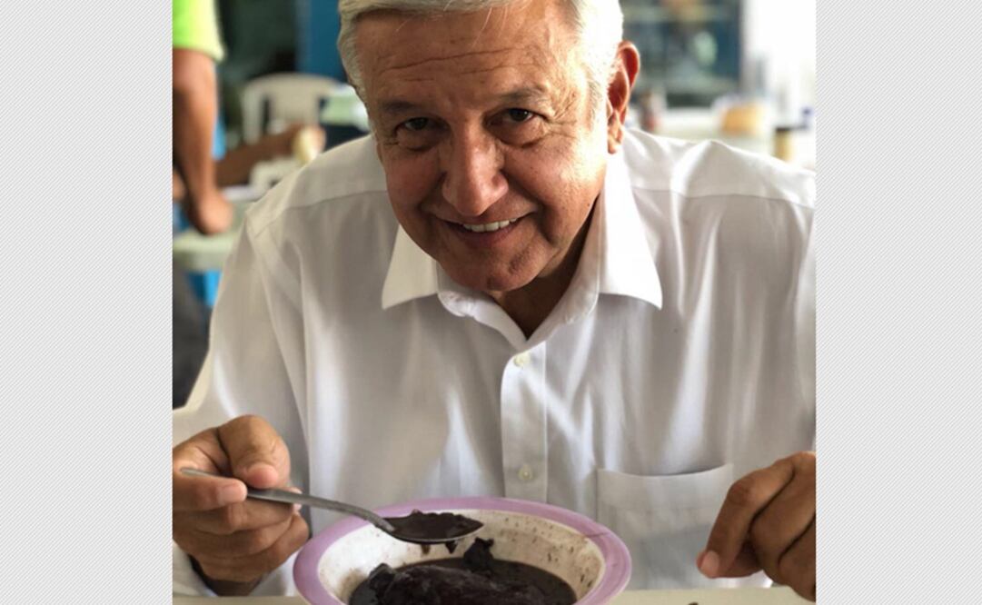 López Obrador comió en la fonda "La Popular", de San Juan El Alto. Foto: Twitter @lopezobrador_