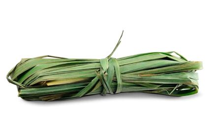 Quiénes sí y quiénes NO deben tomar té de zacate de limón  