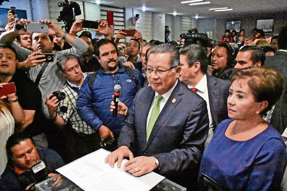 Luego de ser nombrado gobernador interino, Flavino Ríos señaló que su gobierno será cercano a la gente y que estará al pendiente del trabajo realizado en otras áreas de su administración (PATRICIA MORALES. EL UNIVERSAL)