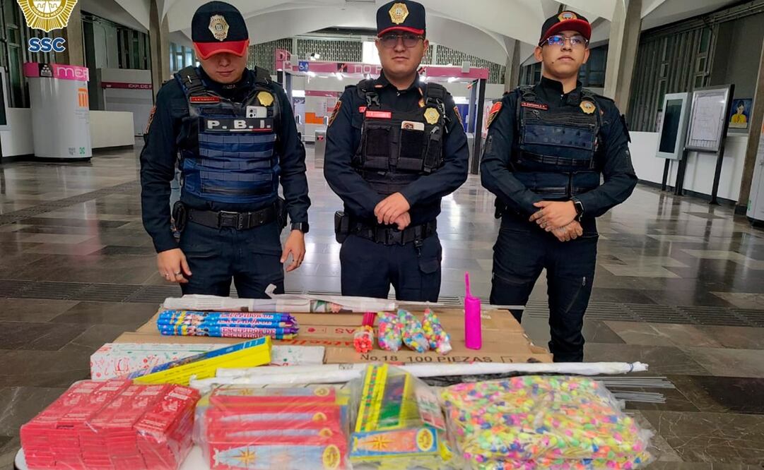 Con el fin de disminuir la trasportación de pirotecnia en el Metro de la CDMX, los uniformados de la PBI han establecido puntos de revisión en las estaciones La Merced, Candelaria, Pino Suárez, Zócalo, Allende, Bellas Artes y Jamaica. Foto: Especial.