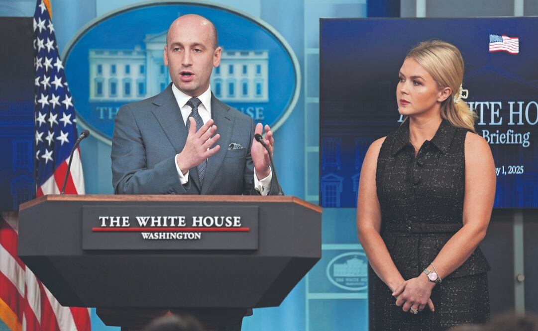 El subjefe de gabinete de la Casa Blanca, Stephen Miller, junto con la secretaria de prensa, Karoline Leavitt, el 1 de mayo pasado, en Washington. Foto: de Evan Vucci. AP