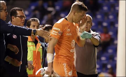 Portero del Puebla seguirá en observación tras golpe en la cabeza