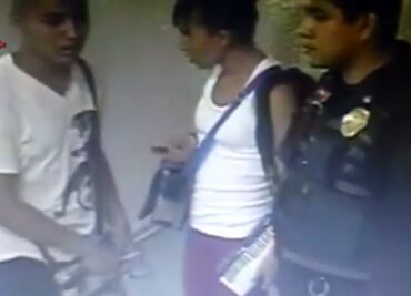 Suspenden a policía que supuestamente recibió soborno de vagoneros