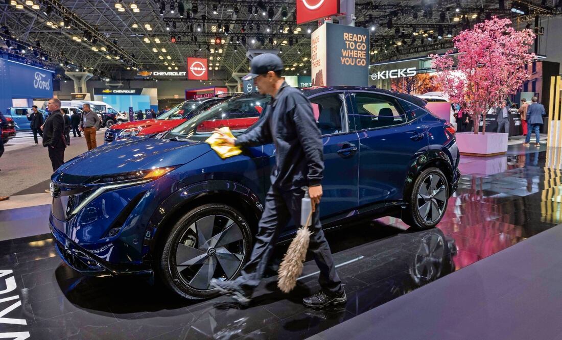 Las automotrices indican que persisten los retos logísticos en la industria para tener más vehículos en las agencias. Foto: de Spencer Platt. AFP