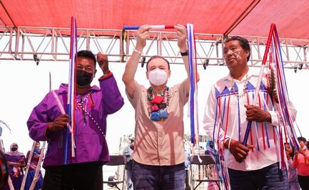 Alfonso Durazo recibe ritual de purificación y Bastón de Mando de la tribu seri