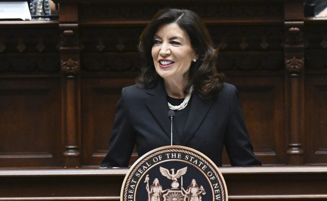 La gobernadora de Nueva York, Kathy Hochul, ha informado que el estado invertirá mil millones de dólares para combatir la crisis de salud mental. Foto: AP