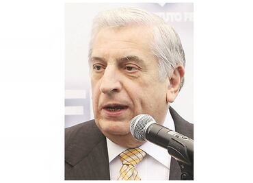 Despiden a gobernador con abucheos