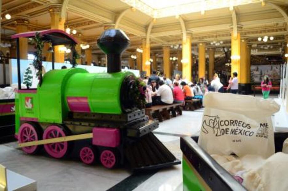 Escribe tu carta a Santa en el Palacio Postal y conoce esta joya de la CDMX