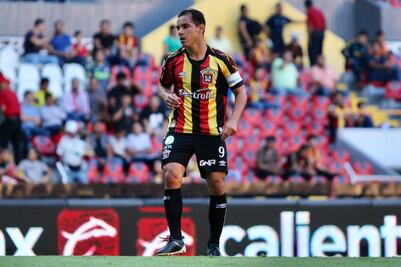 Amargo regreso de Omar Bravo al futbol profesional