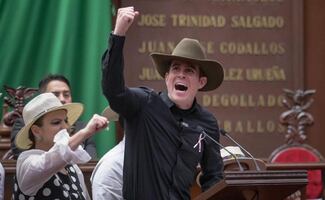 “¿Cómo te atreves a meterte con una víctima?"; diputado del "Movimiento del sombrero" recrimina a Noroña por comentarios contra Grecia Quiroz