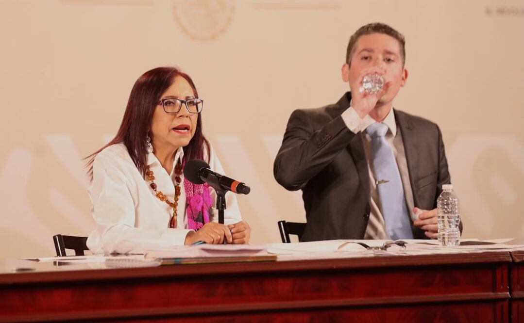 Conferencia de prensa de la secretaria de Educación Pública, Leticia Ramírez, en el salón Tesorería junto con especialistas. Fotos: Francisco Rodríguez