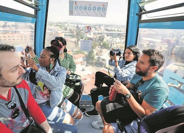 Extranjeros pasean en Cablebús de Iztapalapa