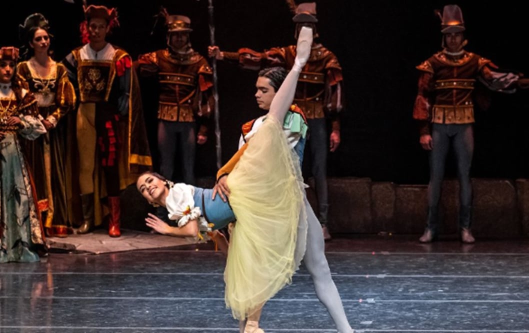 "Giselle", clásico del ballet, se presenta hoy domingo 14 de mayo en el Teatro de la Ciudad Esperanza Iris.
Foto: Especial / Componía Nacional de Danza