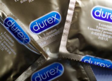 Retiran del mercado más de 60 lotes de condones Durex por riesgo de ruptura