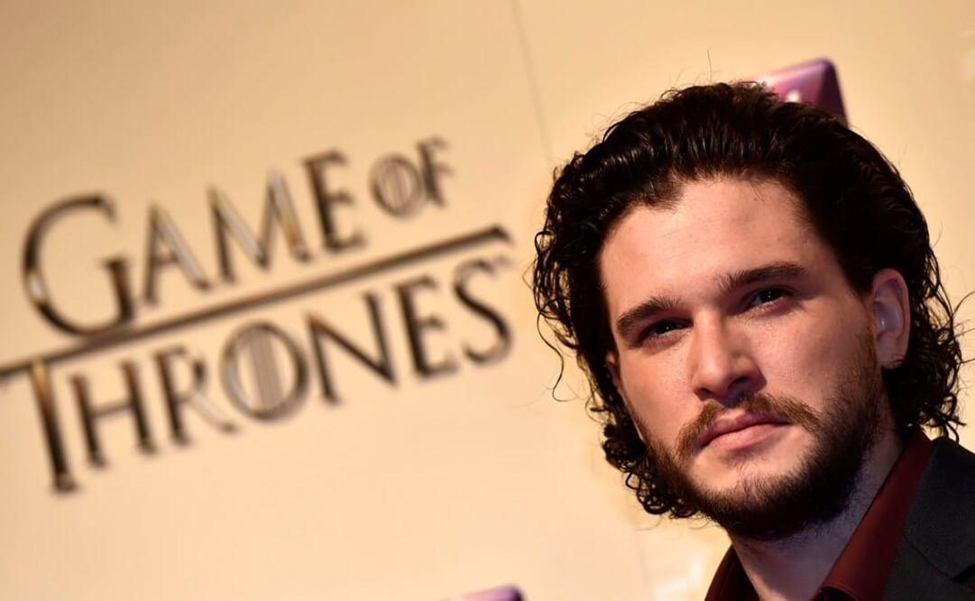 Kit Harrington siempre viaja con su pluma de la suerte (Foto. Archivo El Universal)