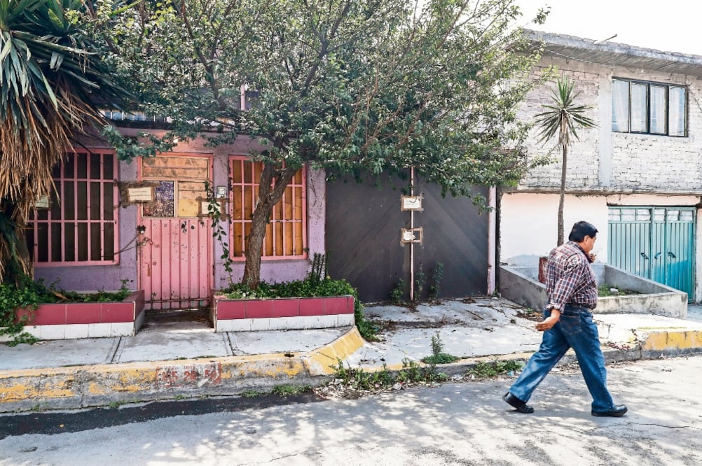 El inmueble en el que el matrimonio Abarca fue capturado, en la colonia Tenorios, en Iztapalapa, hoy luce abandonado y descuidado (YADIN XOLALPA. EL UNIVERSAL)