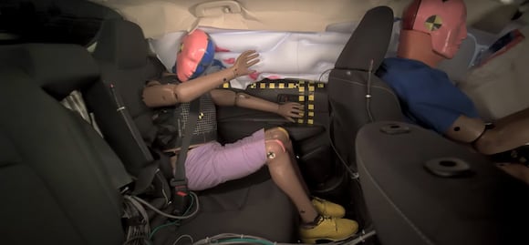 Estudio: autos compactos no son tan seguros para los pasajeros traseros