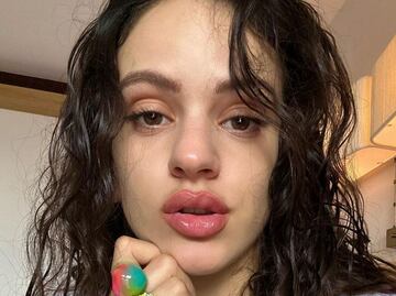 Rosalía le da otro uso al anillo de compromiso que le dio Rauw Alejandro