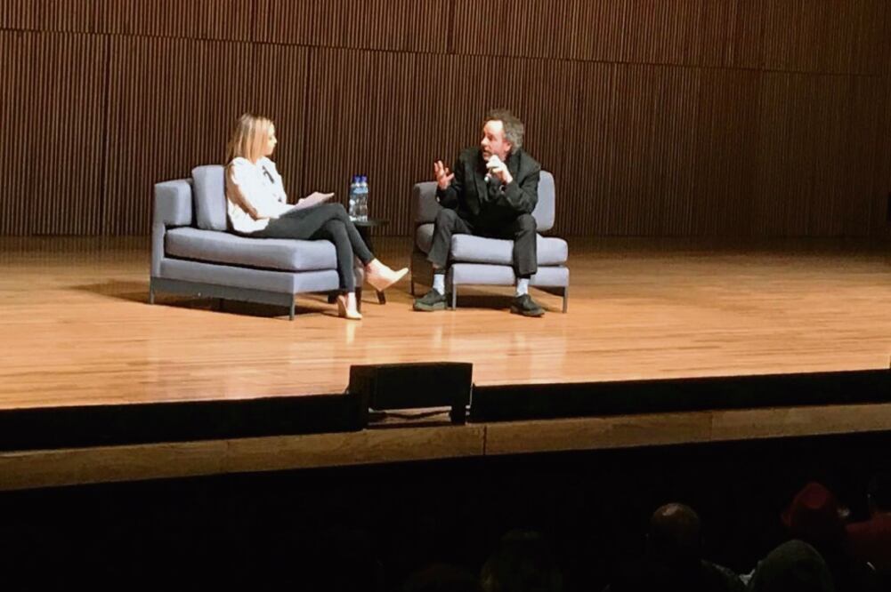 Burton ofreció una master class en el Centro Cultural Roberto Cantoral (HUMBERTO MONTOYA. EL UNIVERSAL)