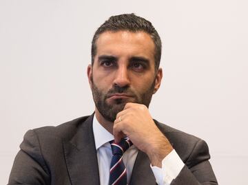 Simón Levy en tres actos: una llamada, un par de (supuestos) balazos y una aclaración; aquí el caso completo