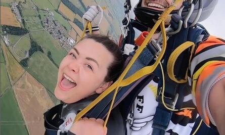 Mujer con cáncer terminal hace una "lista de sueños" e intenta cumplirlos antes de morir