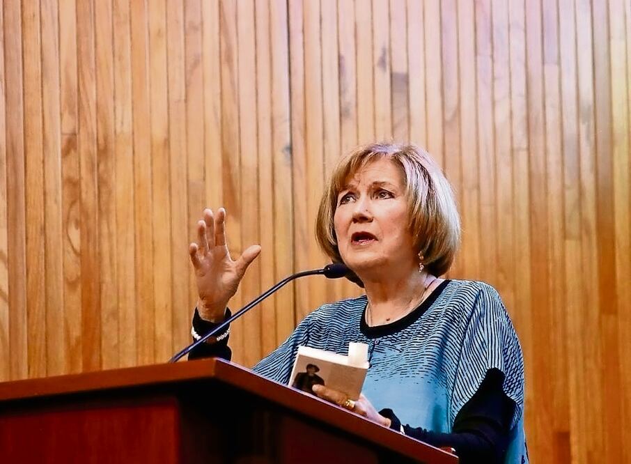 La escritora y periodista portuguesa, en su conferencia magistral: “La Literatura como crónica del tiempo que pa sa”, que es parte de la Cátedra Latinoamericana “Julio Cortázar”, en el marco de la FIL Guadalajara.. Foto: Universidad de Guadalajara