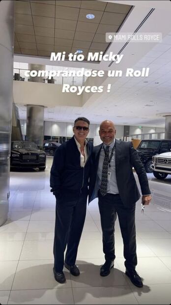 Reaparece Luis Miguel con pantalón de casimir y sudadera