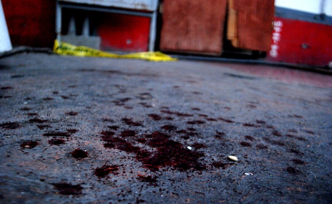 Blood is seen at a crime scene - Photo:Josué González