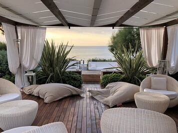 Hotelería y centros comerciales, los más golpeados por Covid-19