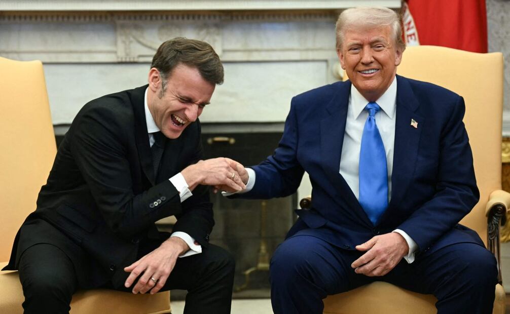 El presidente estadounidense Donald Trump se reúne con el presidente francés Emmanuel Macron en la Oficina Oval de la Casa Blanca en Washington, DC, el 24 de febrero de 2025. Foto: AFP