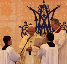 Papa reza en guaraní el 'Padre Nuestro'