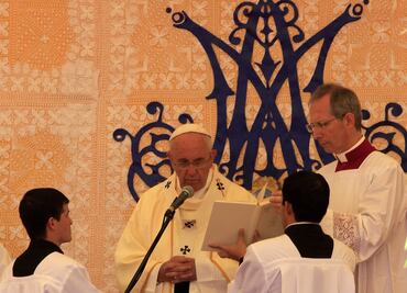 Papa reza en guaraní el 'Padre Nuestro'