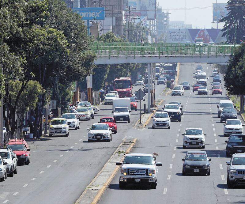 Esta semana regresan a la circulación 28 mil 208 vehículos con holograma 00; 320 mil 619, 0, y mil 976 híbridos, del Estado de México, tras la suspensión del Hoy No Circula extendido. JORGE ALVARADO. EL UNIVERSAL