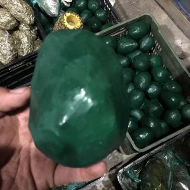 PGR decomisa frutas y verduras rellenas de marihuana en Jalisco