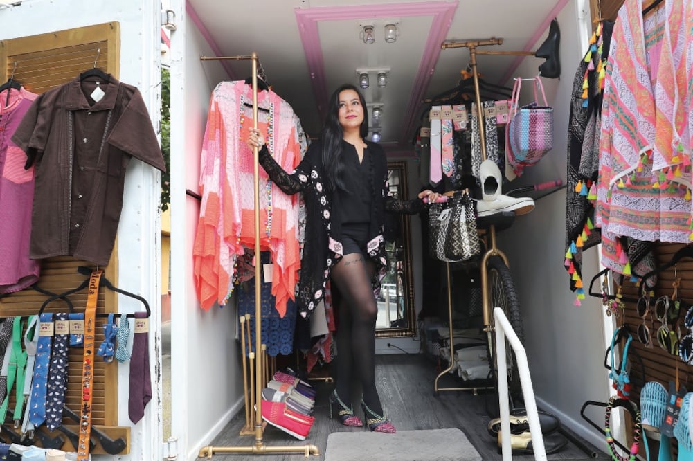 Minerva Téllez, de 26 años, estudió Diseño y Publicidad de Moda en México y una especialidad en diseño de calzado y accesorios en Barcelona, España (JUAN CARLOS REYES)