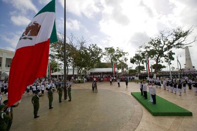 Conmemora AMLO Día de la Bandera en Chetumal