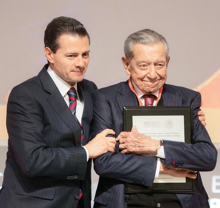 El presidente Enrique Peña Nieto en compañía del empresario Miguel Alemán, durante el discurso inaugural de la 14 edición de México Cumbre de Negocios (PRESIDENCIA)