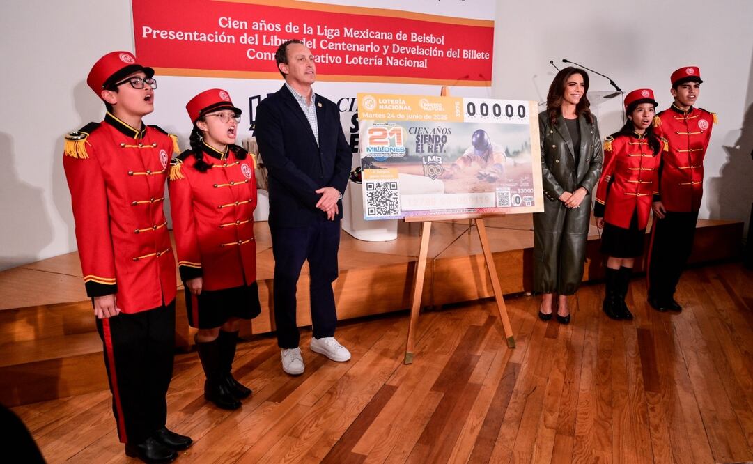 FOTO: LMB - LMB presenta billete de la Lotería Nacional y libro que conmemora su centenario