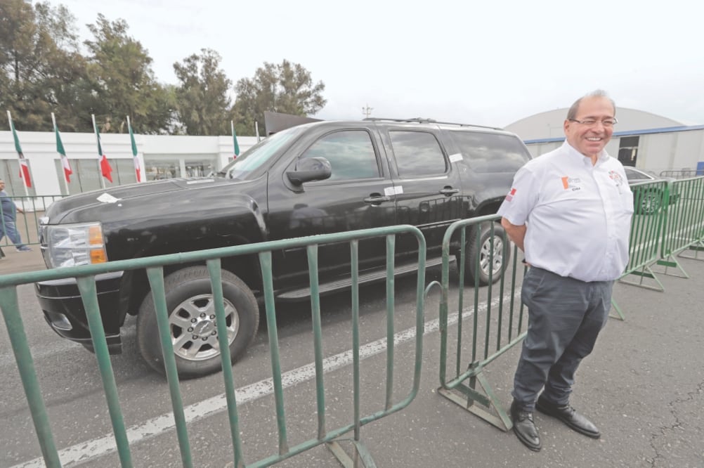 Enrique Herrera, empresario del ramo de seguridad, adquirió una Suburban con nivel de blindaje VI, que es única en México. Foto: LUIS CORTÉS. EL UNIVERSAL